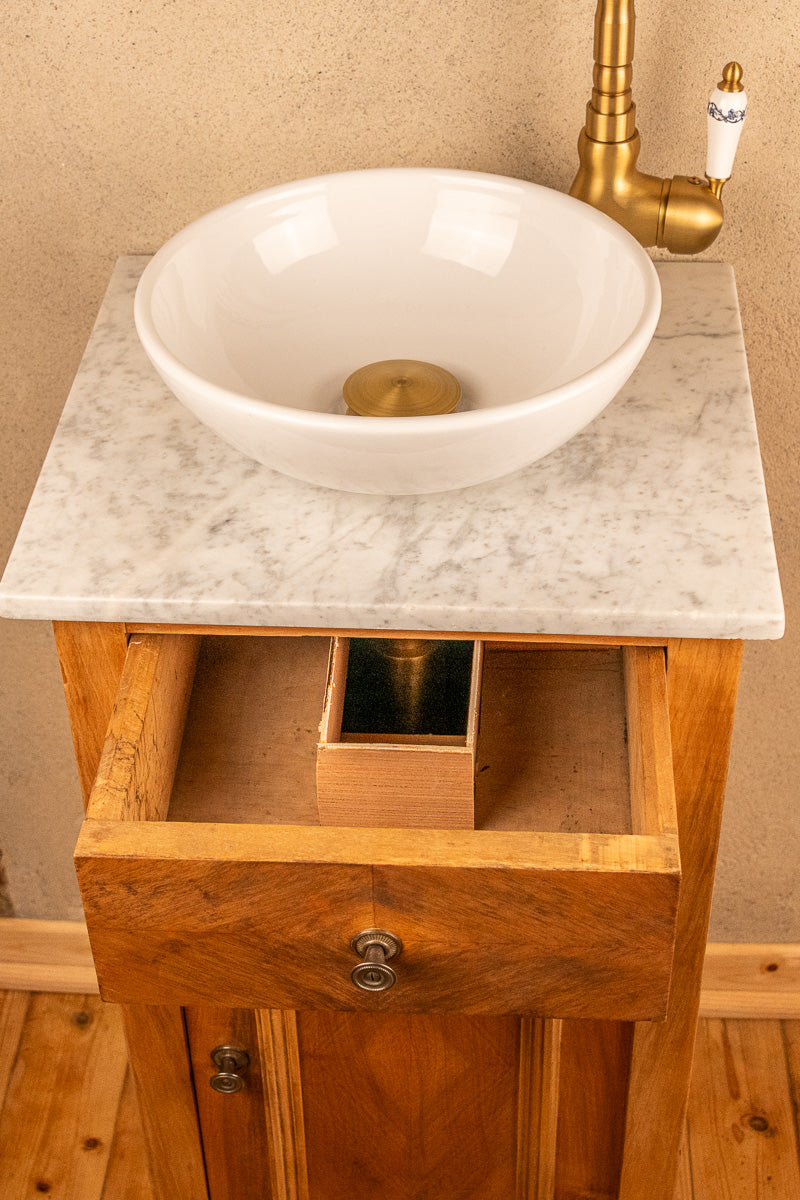 Lave-main ancien ou meuble vasque