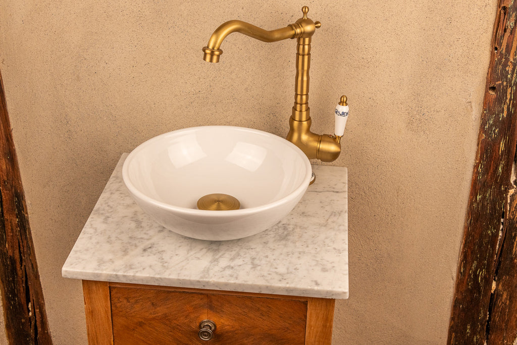 Lave-main ancien ou meuble vasque