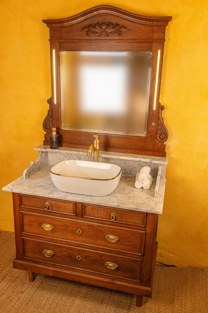 Meuble vasque avec miroir éclairant en bois et marbre
