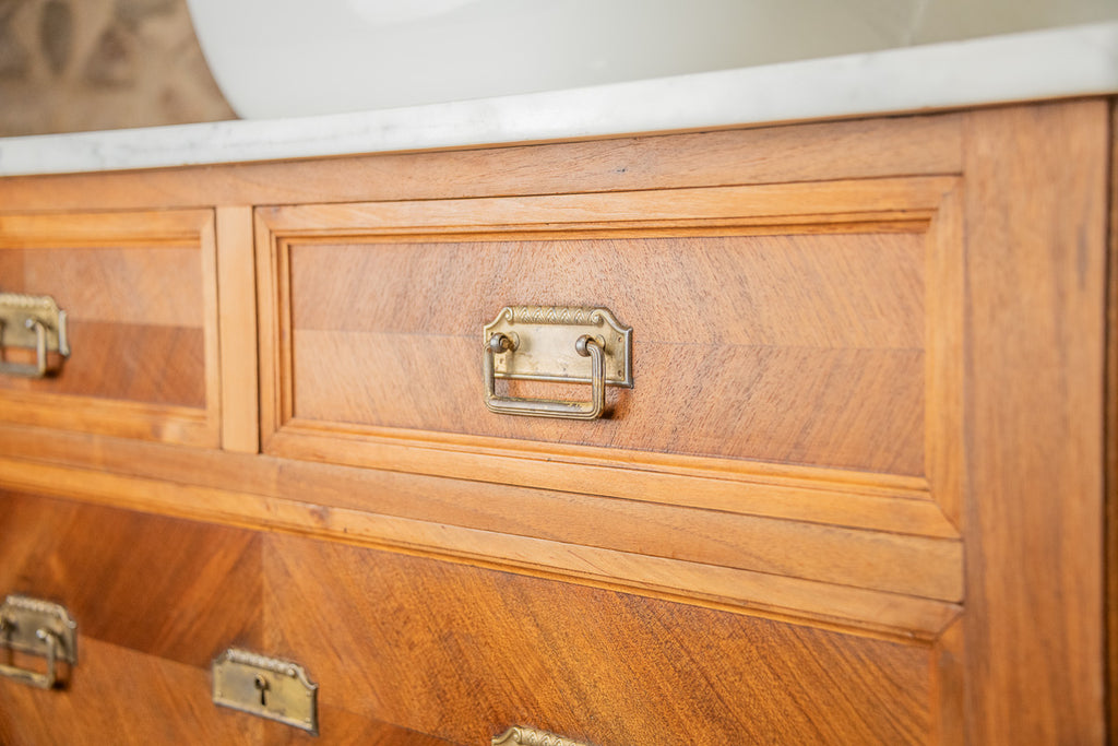 Meuble sous vasque ancien de 1928 en bois et marbre avec miroir éclairant