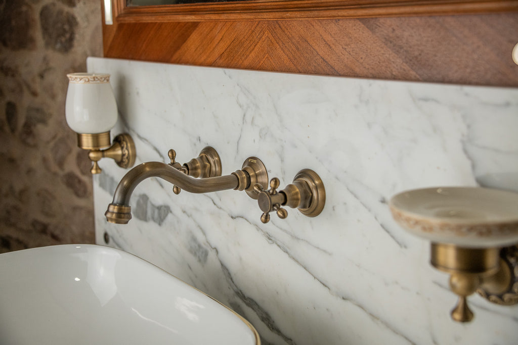 Meuble sous vasque ancien de 1928 en bois et marbre avec miroir éclairant