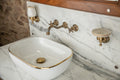 Meuble sous vasque ancien de 1928 en bois et marbre avec miroir éclairant