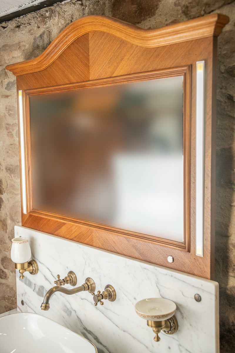 Meuble sous vasque ancien de 1928 en bois et marbre avec miroir éclairant