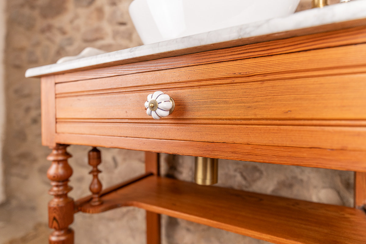 Meuble vasque ancien en pitchpin massif & plateau en marbre blanc