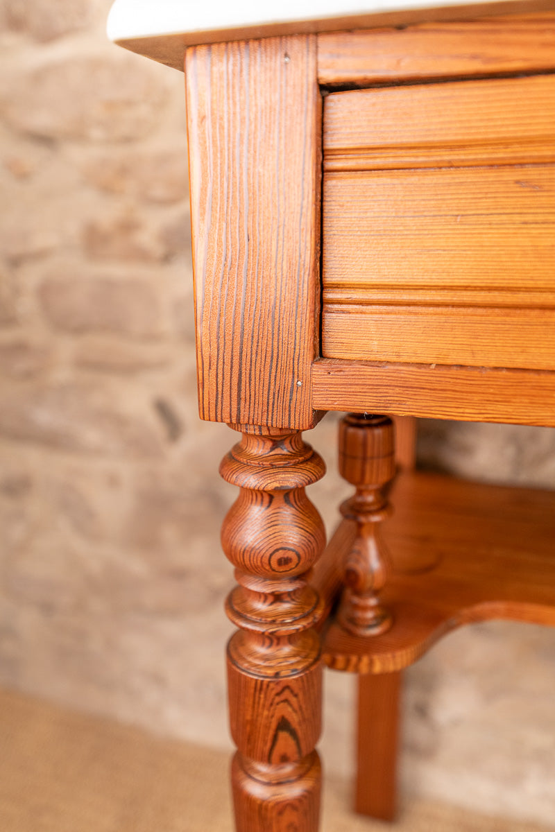 Meuble vasque ancien en pitchpin massif & plateau en marbre blanc