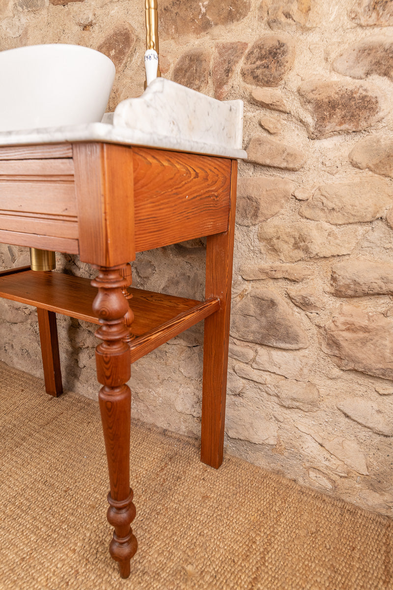 Meuble vasque ancien en pitchpin massif & plateau en marbre blanc