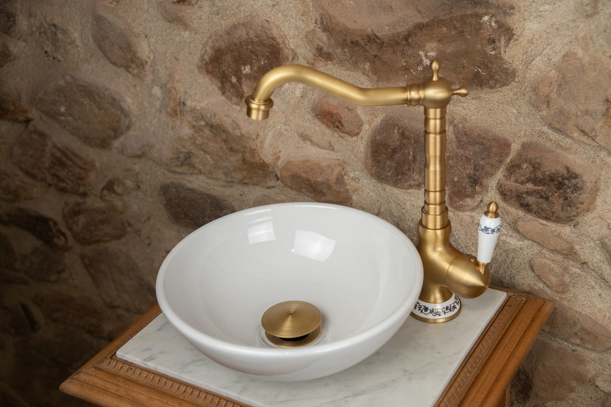 Lave-mains ancien et bois et marbre blanc