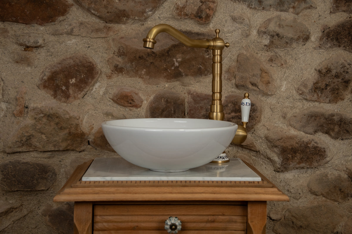Lave-mains ancien et bois et marbre blanc