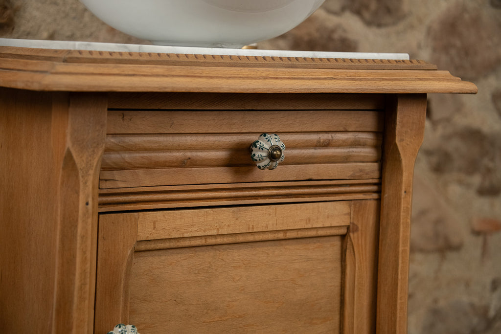 Lave-mains ancien et bois et marbre blanc