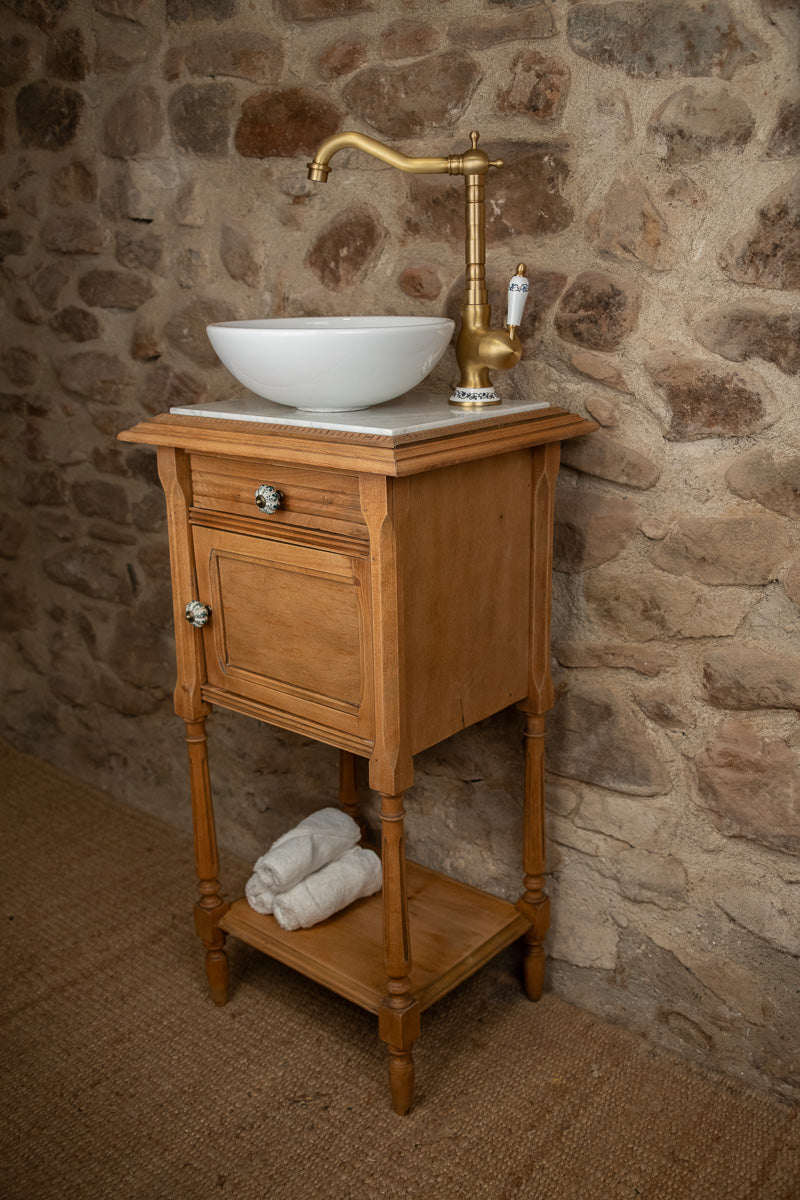 Lave-mains ancien et bois et marbre blanc