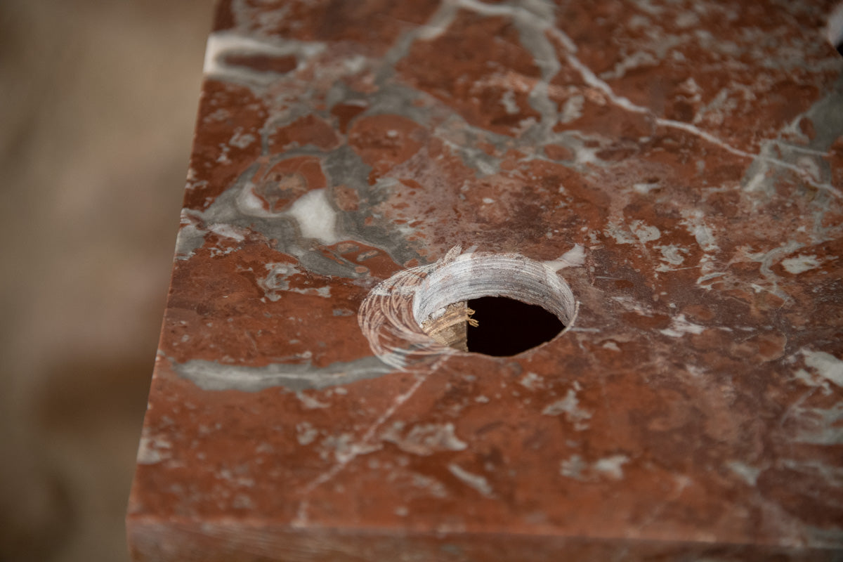 Petit lave-mains ancien en bois et marbre rouge