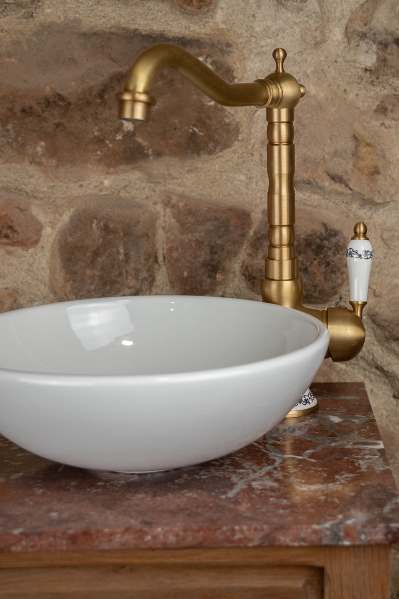 Petit lave-mains ancien en bois et marbre rouge
